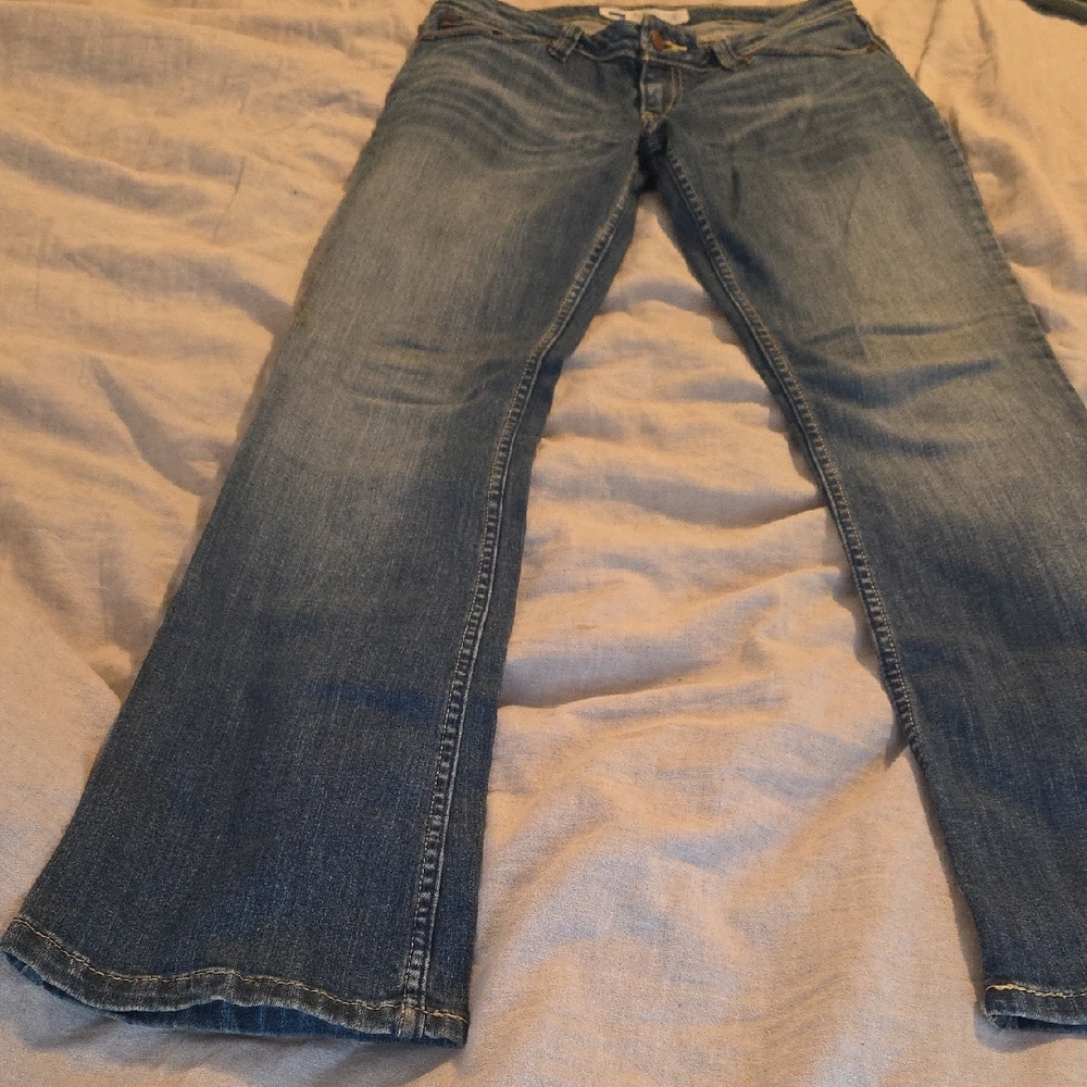 Levi's Women's Flared Jeans in Medium Blue Wash